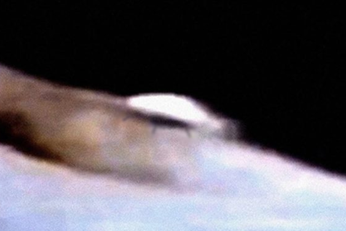 Strange UFO Was Filmed During Apollo 15 Mission That Happened On The Moon Original Source