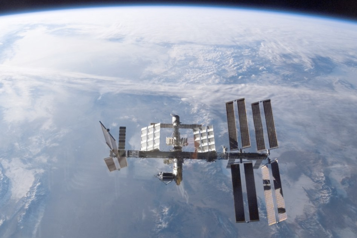 NASA encobre evidências de vida alienígena na transmissão ao vivo da ISS (vídeo de OVNI entrando na atmosfera da Terra)
